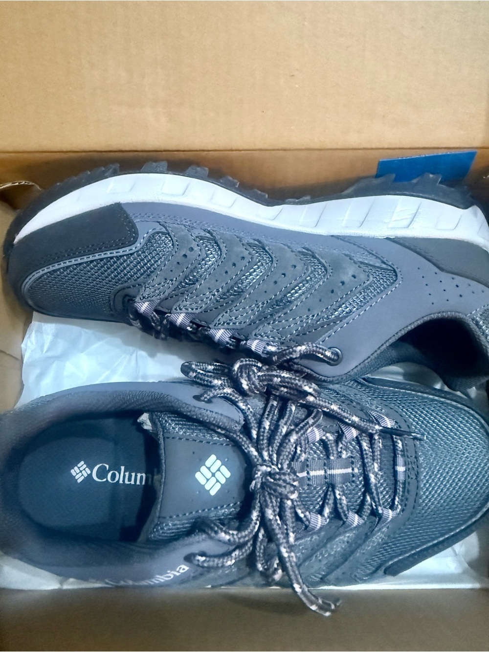 Columbia Women's Strata Trail™ Low Wide Hiking Shoes – Graphite/Vapor – Size 9